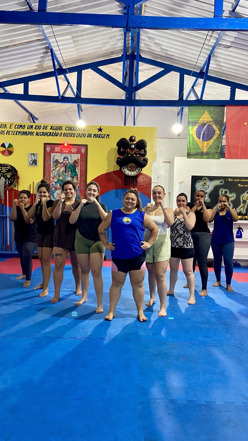 Tamiris com sua turma atual de mulheres na Tamiris Kato Fight